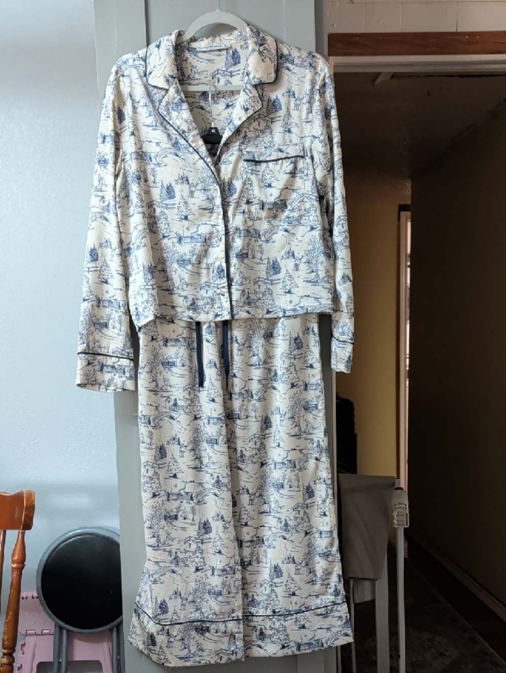 Abercrombie & Fitch Blue and Cream Toile Sleep Shirt Pajama Set - Picture 6 of 16